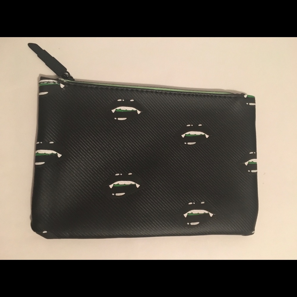 Ipsy October 2021 Glam Bag make-up zipper bag